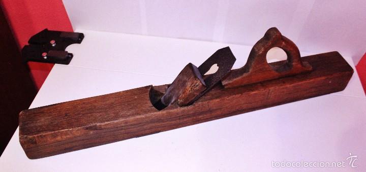 Antig&uuml;edades: Antigua garlopa de carpintero, 69cm - Foto 1