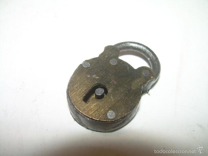 Antig&uuml;edades: ANTIGUO Y MINUSCULO CANDADO DE BRONCE. - Foto 1