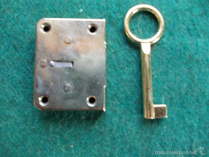 Antig&uuml;edades: Lote cerradura y llave funcionando - Foto 1