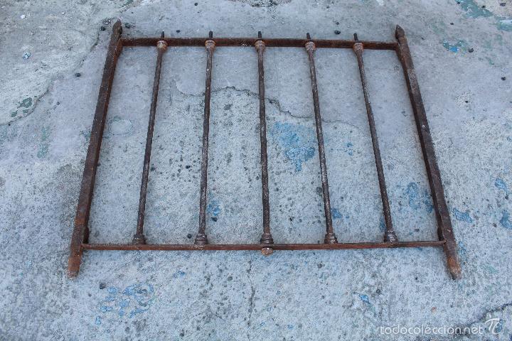 Antig&uuml;edades: reja en hierro de forja con plomada - Foto 1
