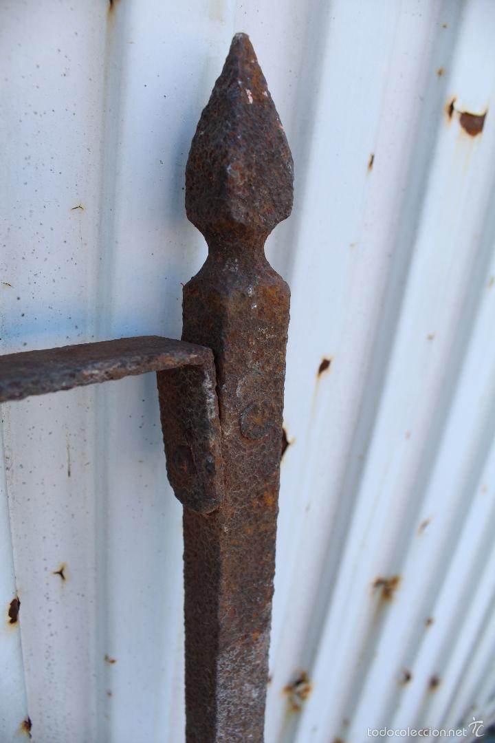 Antig&uuml;edades: reja en hierro de forja con plomada - Foto 5
