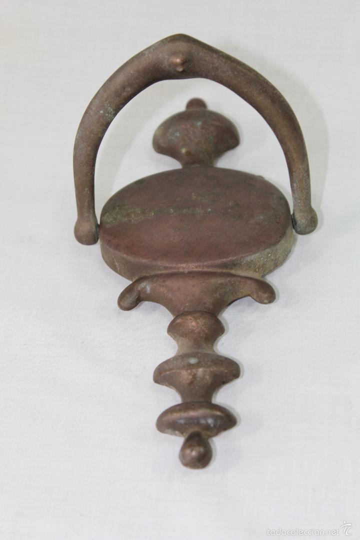 Antig&uuml;edades: picaporte LLAMADOR en bronce-laton - Foto 2