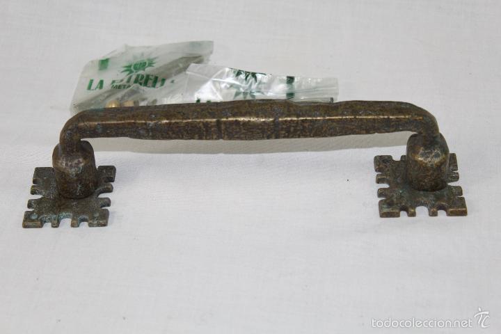 Antig&uuml;edades: agarrador en bronce - Foto 1