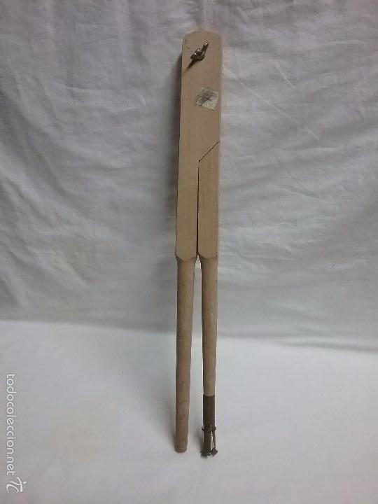 Antig&uuml;edades: ANTIGUO COMP&Aacute;S DE ESCUELA DE MADERA