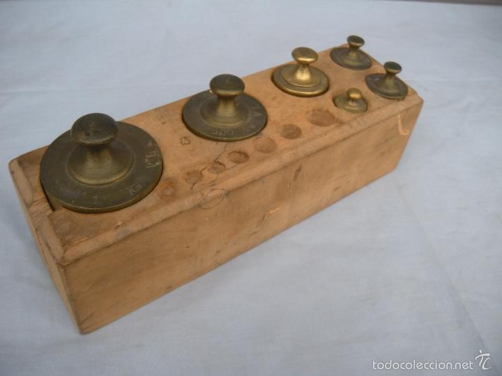 Antig&uuml;edades: ESTUCHE CON PESAS DE BRONCE - Foto 1
