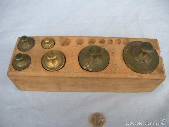 Antig&uuml;edades: ESTUCHE CON PESAS DE BRONCE - Foto 2
