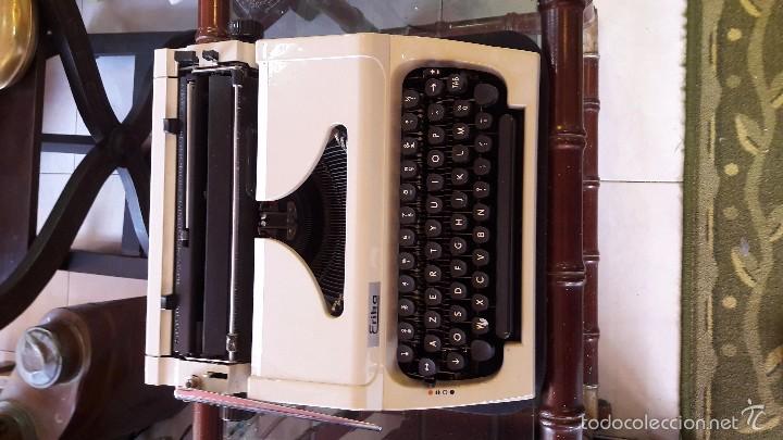 Antig&uuml;edades: maquina de escribir con funda erika - Foto 5
