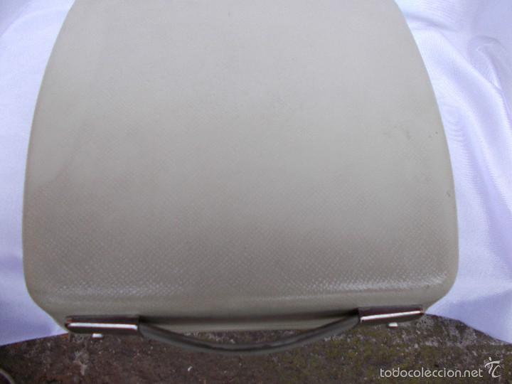 Antig&uuml;edades: Maquina portatil de Olivetti - Foto 3
