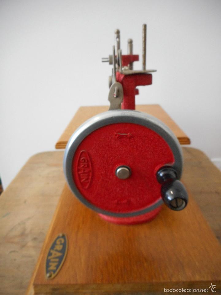 Antig&uuml;edades: M&aacute;quina de coser Grain - Foto 7