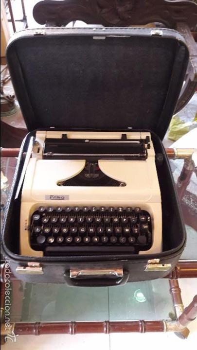 Antig&uuml;edades: maquina de escribir con funda erika - Foto 1
