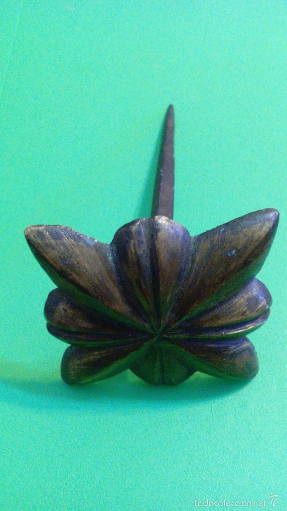 Antig&uuml;edades: CLAVO DE BRONCE EN FORMA DE FLOR - Foto 2