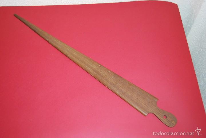 Antig&uuml;edades: UTENSILIO DE MADERA PARA UTILIZAR EN EL TELAR - COSTURA - Foto 2