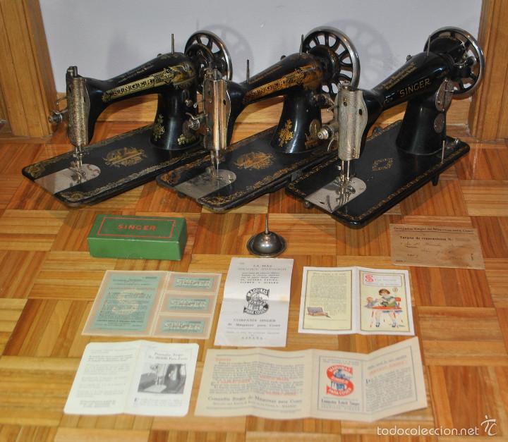 Antig&uuml;edades: Lote 3 m&aacute;quinas SINGER mas accesorios y documentaci&oacute;n - Foto 1