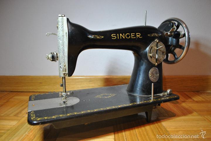 Antig&uuml;edades: Lote 3 m&aacute;quinas SINGER mas accesorios y documentaci&oacute;n - Foto 19