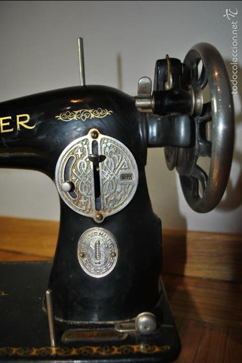 Antig&uuml;edades: Lote 3 m&aacute;quinas SINGER mas accesorios y documentaci&oacute;n - Foto 21
