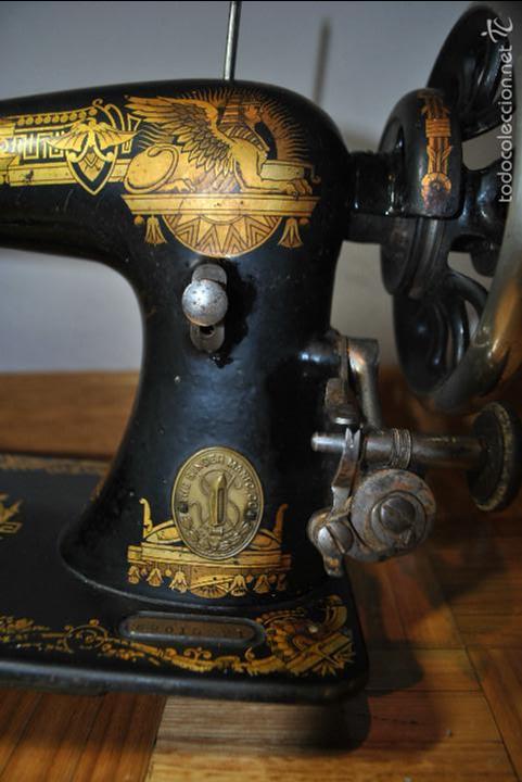 Antig&uuml;edades: Lote 3 m&aacute;quinas SINGER mas accesorios y documentaci&oacute;n - Foto 29