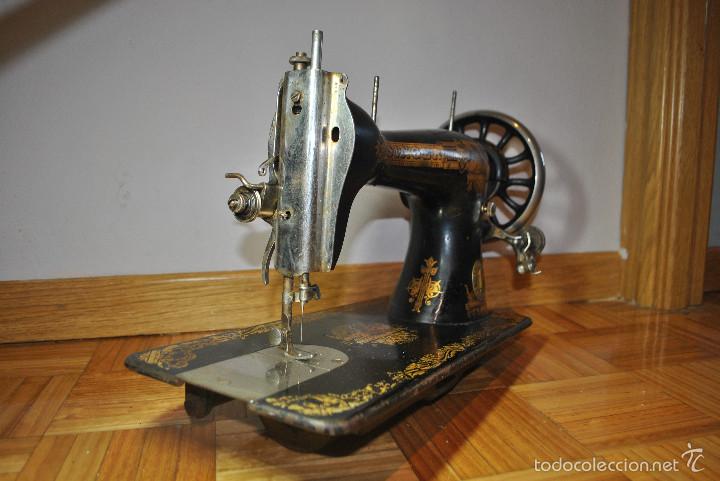 Antig&uuml;edades: Lote 3 m&aacute;quinas SINGER mas accesorios y documentaci&oacute;n - Foto 34