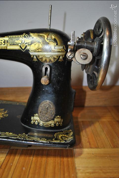 Antig&uuml;edades: Lote 3 m&aacute;quinas SINGER mas accesorios y documentaci&oacute;n - Foto 39