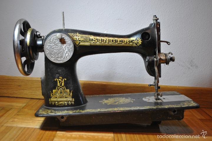 Antig&uuml;edades: Lote 3 m&aacute;quinas SINGER mas accesorios y documentaci&oacute;n - Foto 43
