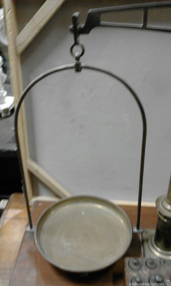 Antig&uuml;edades: B&aacute;scula de farmacia de bronce XIX - Foto 2