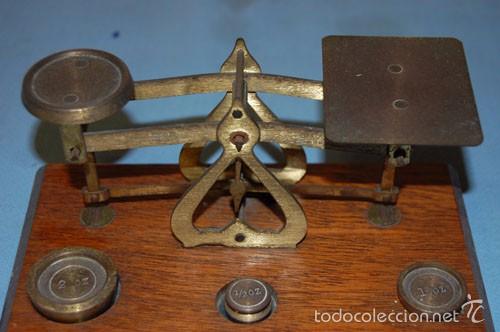 Antig&uuml;edades: BALANZA CON SOPORTE DE MADERA - Foto 2