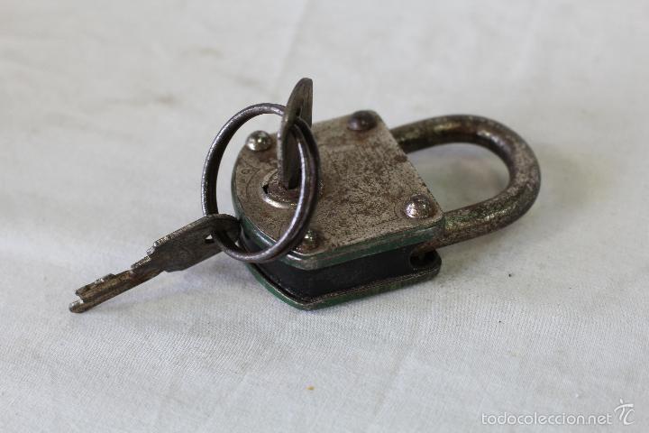 Antig&uuml;edades: candado con 2llaves - Foto 1