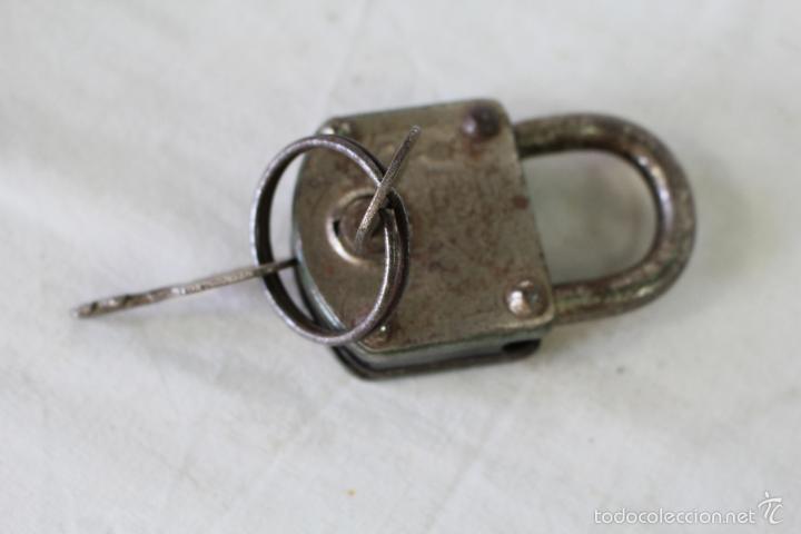 Antig&uuml;edades: candado con 2llaves - Foto 2