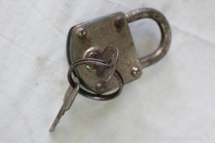 Antig&uuml;edades: candado con 2llaves - Foto 3