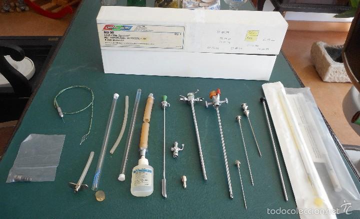 Antig&uuml;edades: Caja con material medico de Urolog&iacute;a - Foto 1