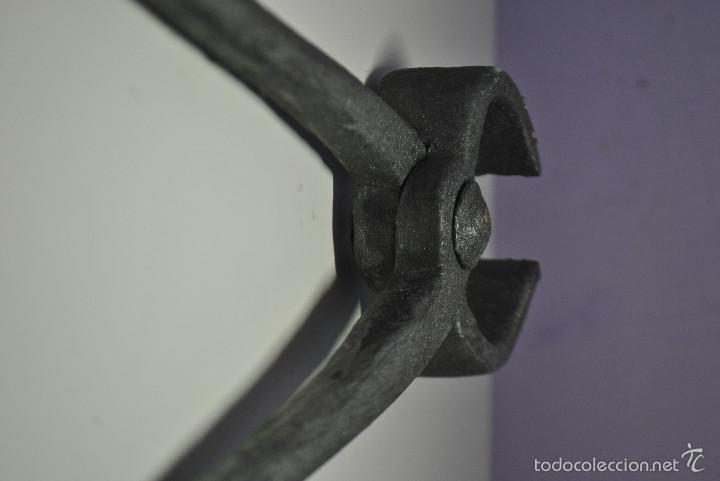 Antig&uuml;edades: tenaza antiguza de forja - Foto 2