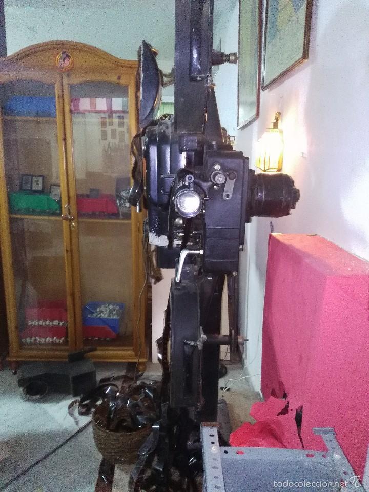 Antig&uuml;edades: Maquina de Cine Pergam de carbon - Foto 1