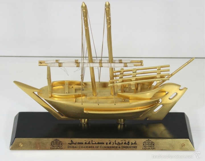 Antig&uuml;edades: BARCO EN METAL DORADO. OBSEQUIO CAMARA DE COMERCIO DUBAI. CIRCA 2000. - Foto 3