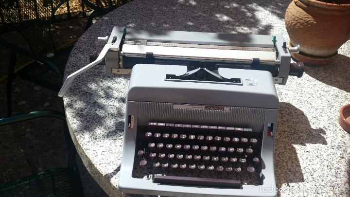 Antig&uuml;edades: maquina de escribir  olivetti linea 88 - Foto 1