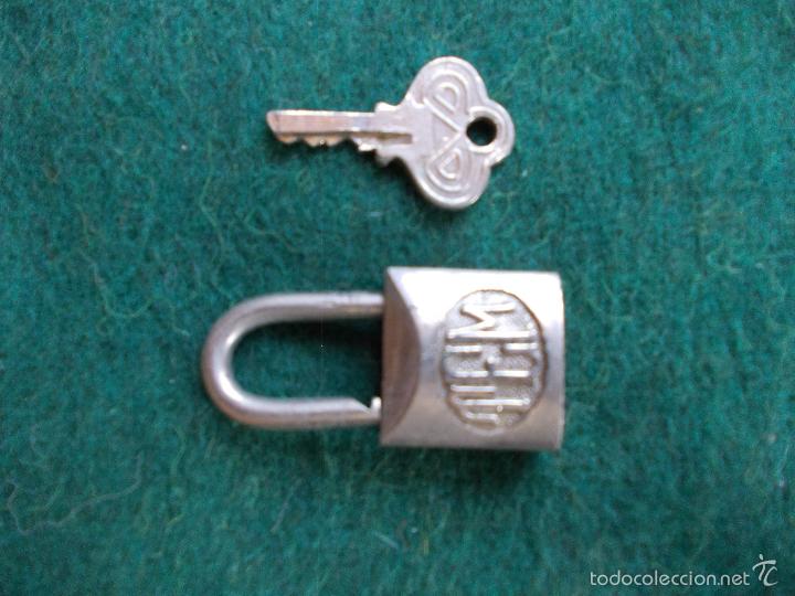 Antig&uuml;edades: Candado antiguo con su llave - Foto 1