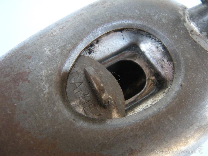 Antig&uuml;edades: ANTIGUA ALCUZA DE ENGRASE - Foto 2