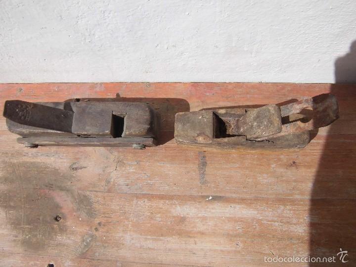 Antig&uuml;edades: 2 cepillos de carpintero antiguos - Foto 2
