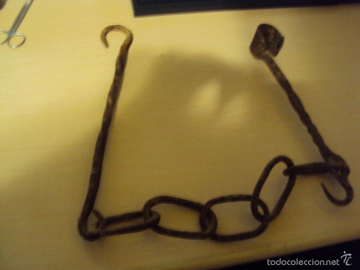 Antig&uuml;edades: CADENA AGUANTA CALDEROS - Foto 1