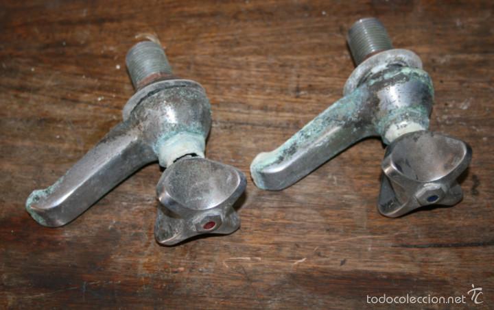 Antig&uuml;edades: JUEGO DE 2 GRIFOS VINTAGE - L2 - Foto 2