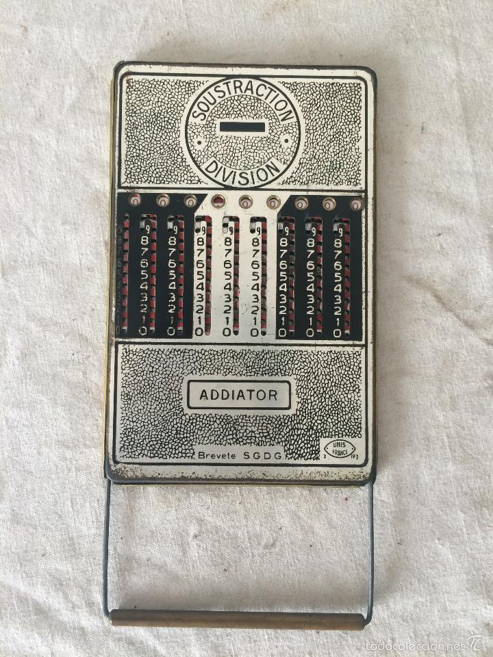 Antig&uuml;edades: CALCULADORA MANUAL ADDIATOR CON SOPORTE EN MADERA Y FUNDA - Foto 9