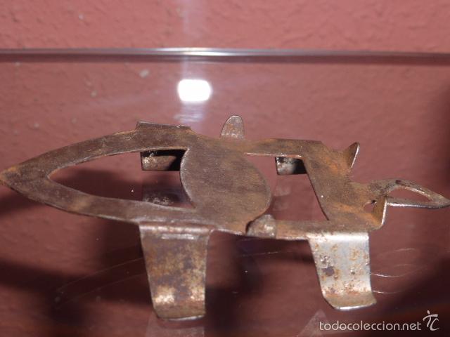 Antig&uuml;edades: ANTIGUA PLANCHA Y SOPORTE EN MINIATURA - Foto 3