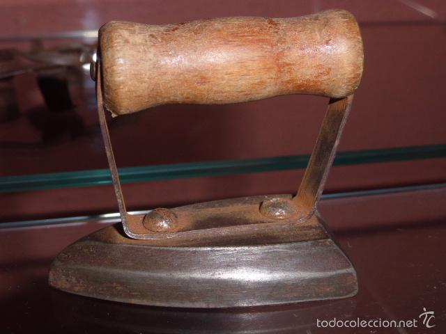 Antig&uuml;edades: ANTIGUA PLANCHA Y SOPORTE EN MINIATURA - Foto 5