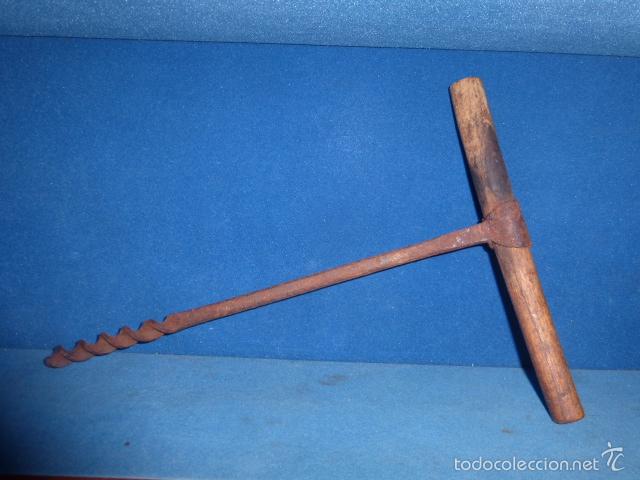 Antig&uuml;edades: ANTIGUA BARRENA DE CARPINTERO DE 40 CM. DE LARGA - Foto 1
