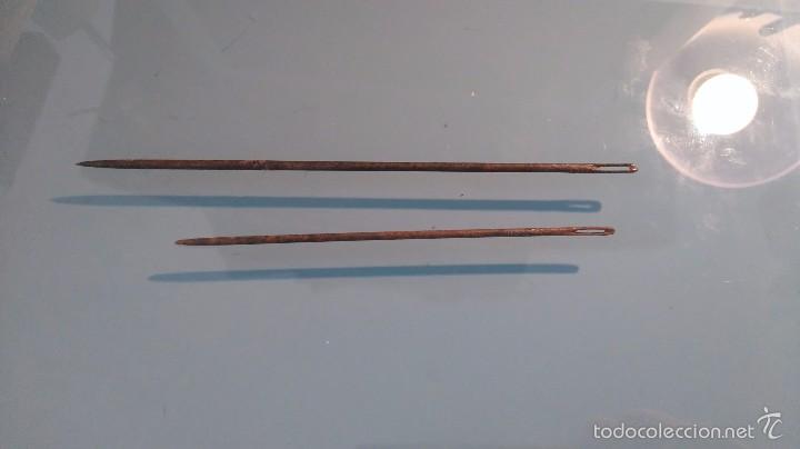 Antig&uuml;edades: Antiguas agujas de coser - Foto 1