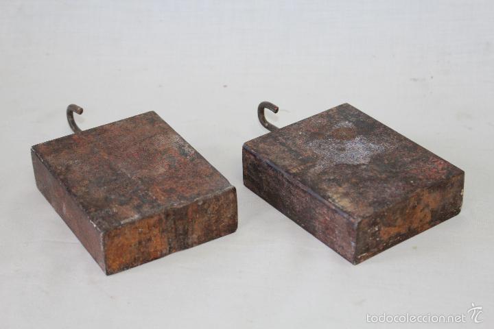 Antig&uuml;edades: 2 pesas de colgar en hierro - Foto 2