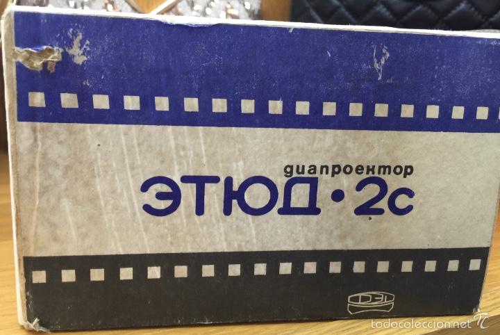 Antig&uuml;edades: Proyector de diapositivas sovietico ETUDE - 2C (35mm.) - Foto 2