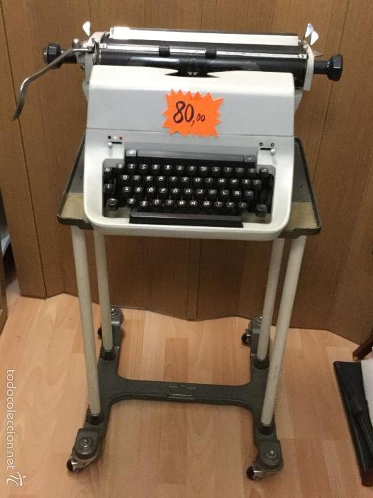 Antig&uuml;edades: Maquina de escribir con mesa - Foto 1