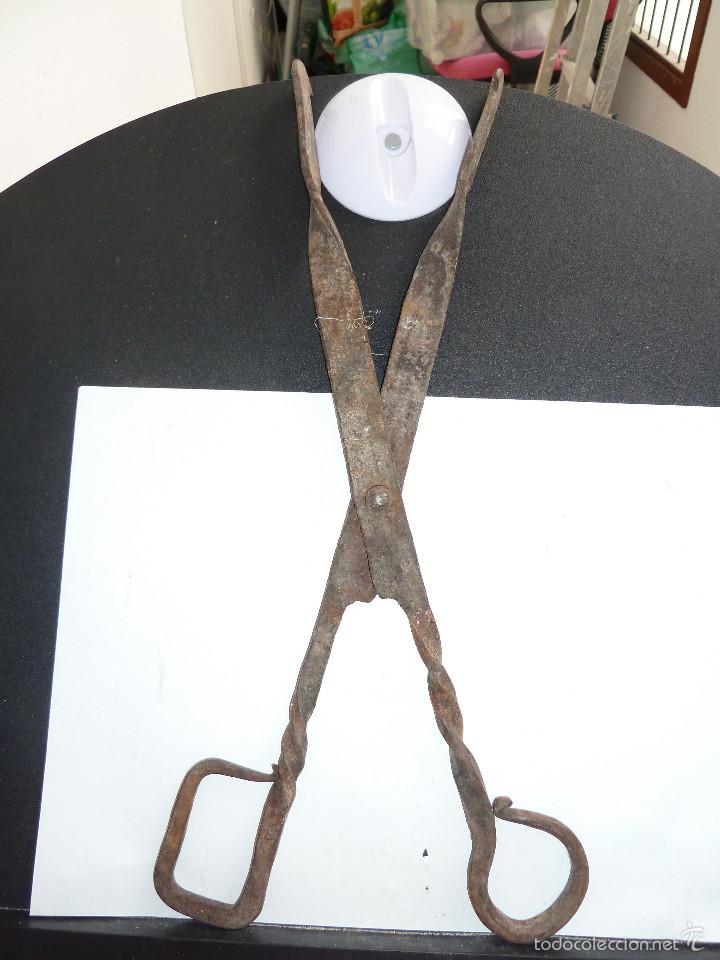Antig&uuml;edades: 2 PINZAS TIPO TIJERAS DE FORJA - Foto 7