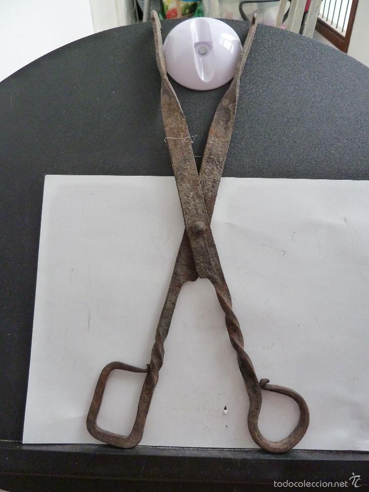 Antig&uuml;edades: 2 PINZAS TIPO TIJERAS DE FORJA - Foto 8