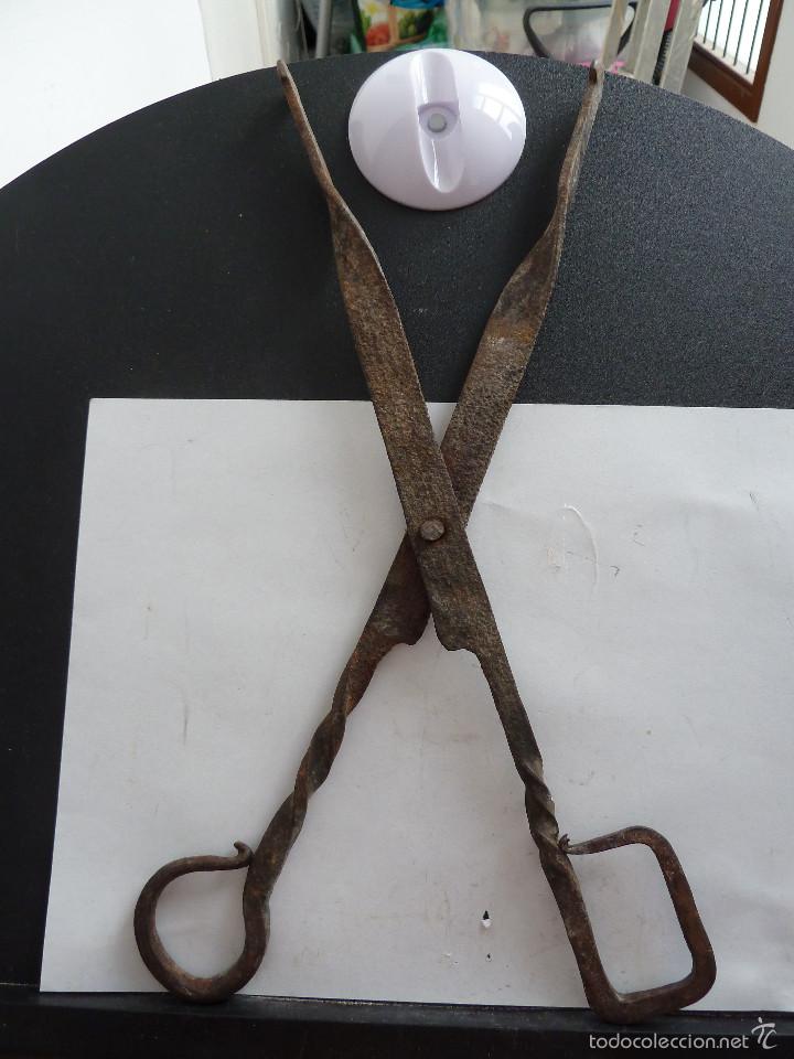 Antig&uuml;edades: 2 PINZAS TIPO TIJERAS DE FORJA - Foto 9