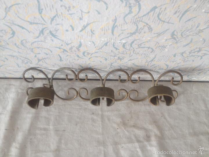 Antig&uuml;edades: PERCHA HIERRO CON 3 GANCHOS - Foto 2
